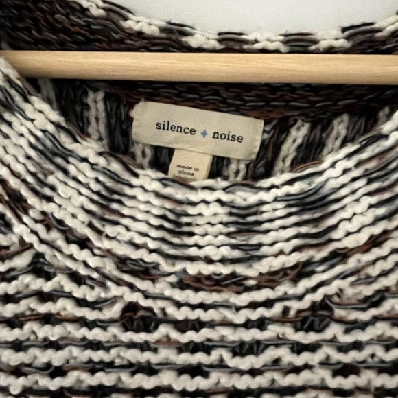 Silence + Noise Maria Sweater Tank in size L - Picture 3 of 12